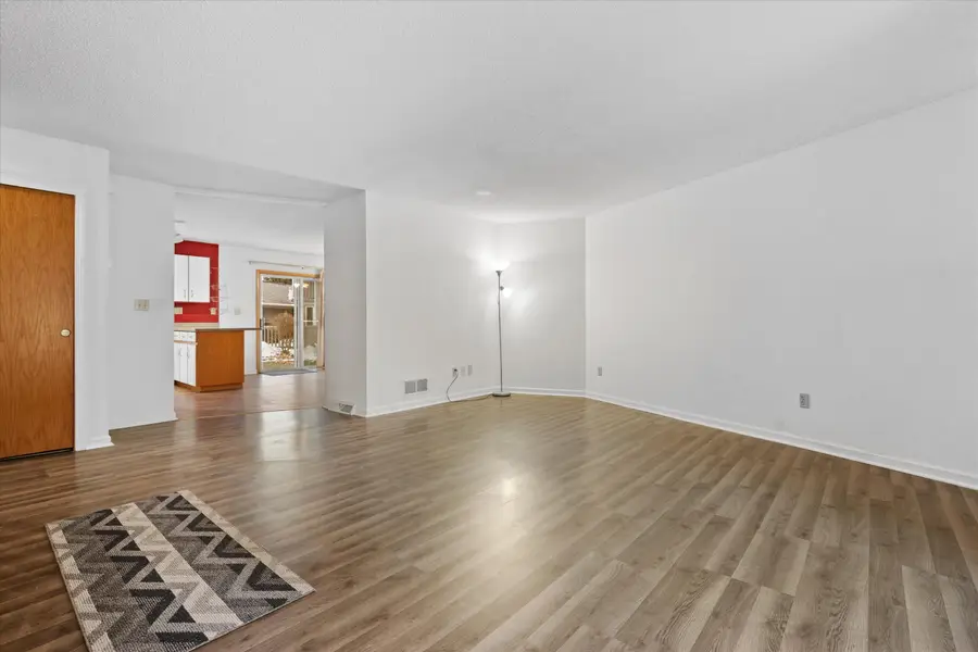 15629 W Ridge Rd, New Berlin, WI 53151 - Image #2