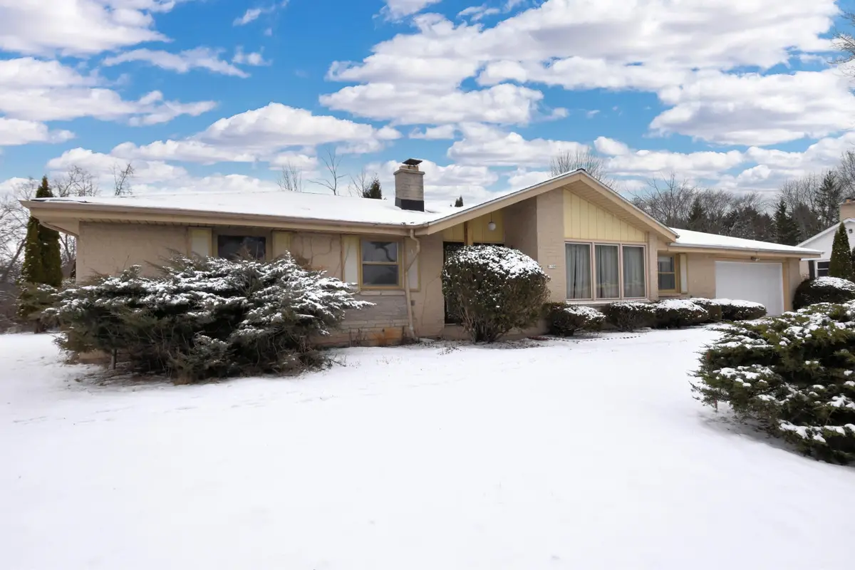 1108 W Zedler Ln, Mequon, WI 53092 - Image #1