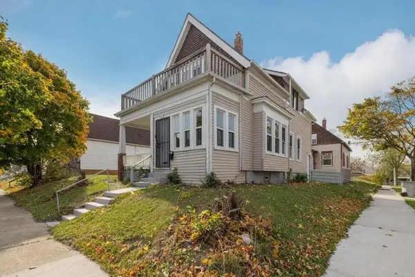 3279 N 21st St, Milwaukee, WI 53206