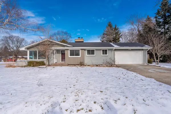 2440 W Suelane Rd, Glendale, WI 53209