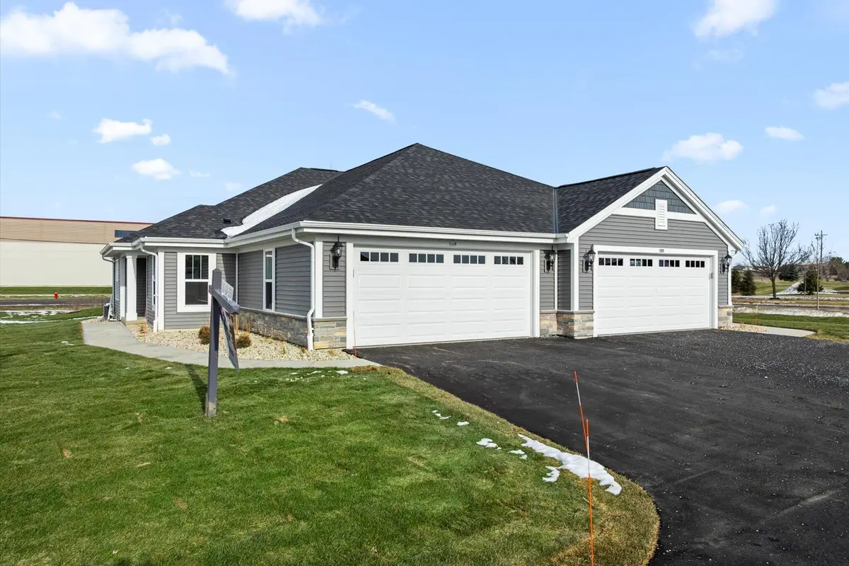 504 Hunter Oaks Blvd, Watertown, WI 53094 - Image #1