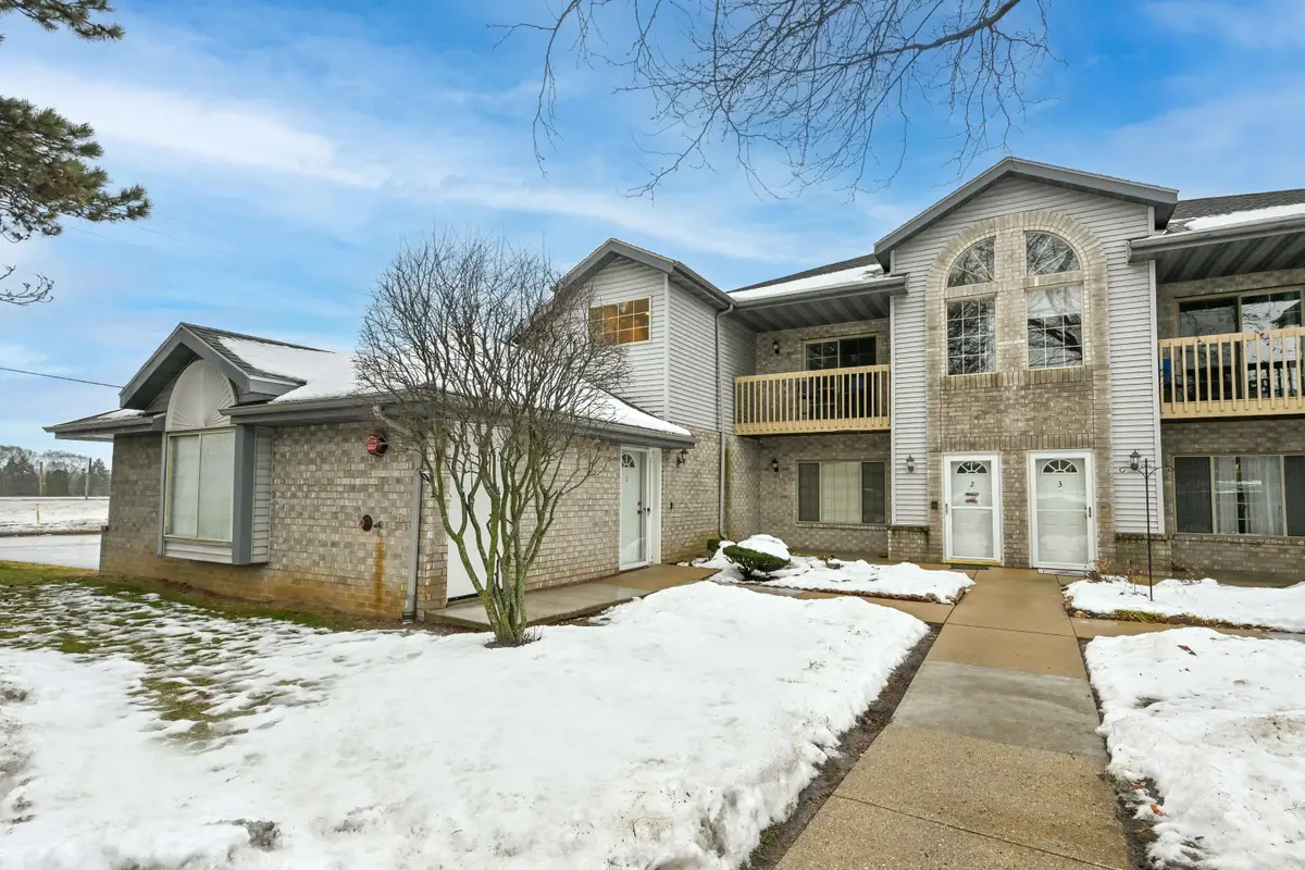 9390 W Loomis Rd, Franklin, WI 53132 - Image #1