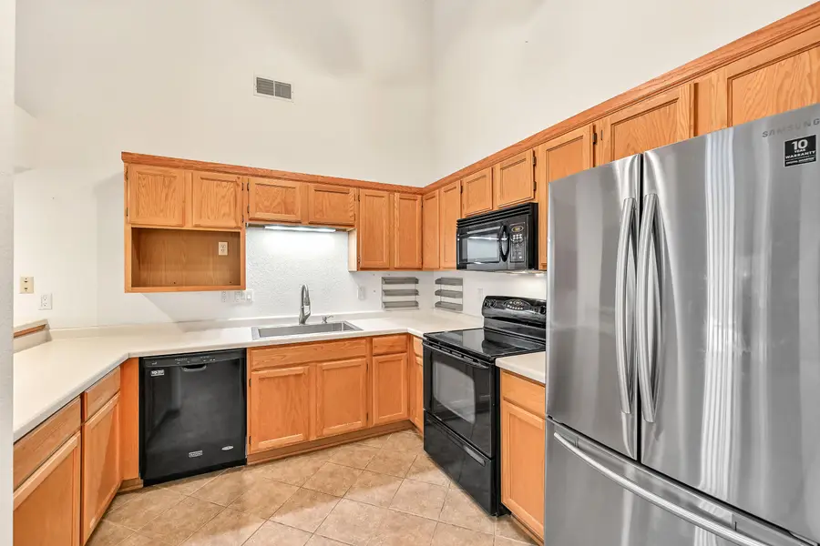 9390 W Loomis Rd, Franklin, WI 53132 - Image #3