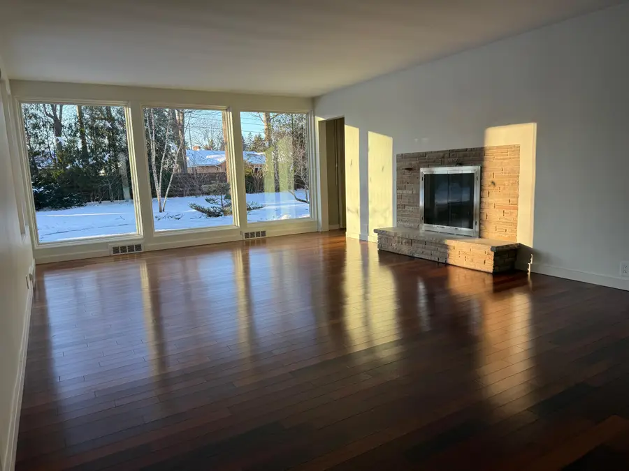 1432 Gunnell Ln, Manitowoc, WI 54220 - Image #2