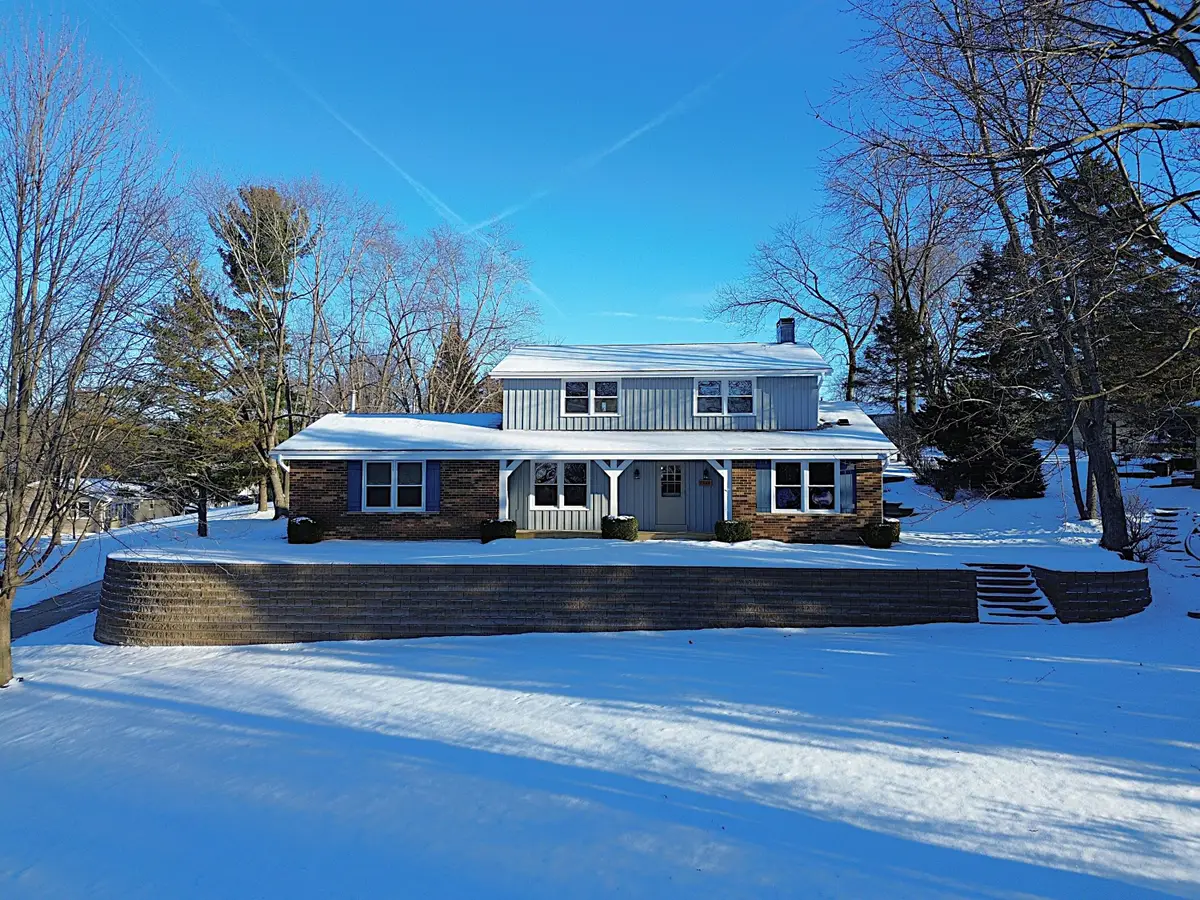 5640 S Aberdeen Dr, New Berlin, WI 53146 - Image #1