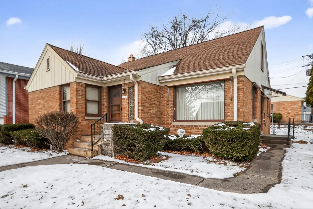 10708 W York Pl, Wauwatosa, WI 53222 - Image #1