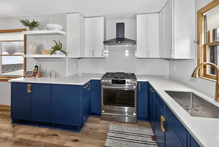 10708 W York Pl, Wauwatosa, WI 53222 - Image #2