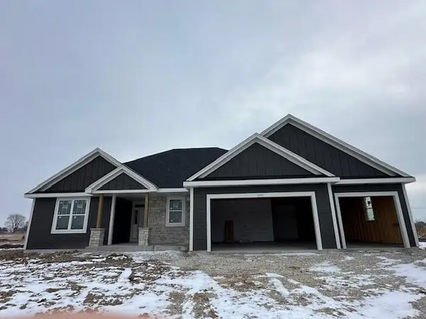 9800 N Migratory Ct, Mequon, WI 53097