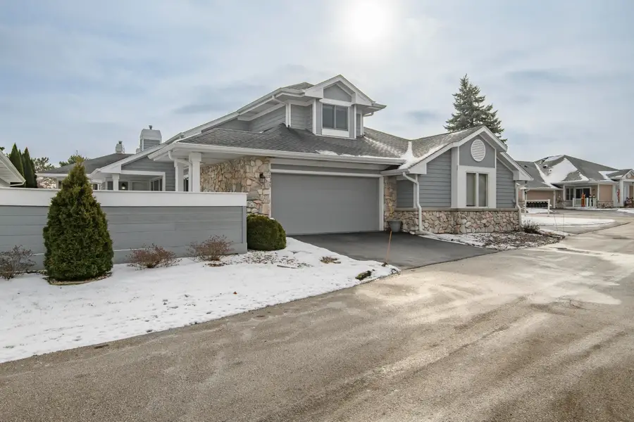14048 W Waters Edge Trl, New Berlin, WI 53151 - Image #2