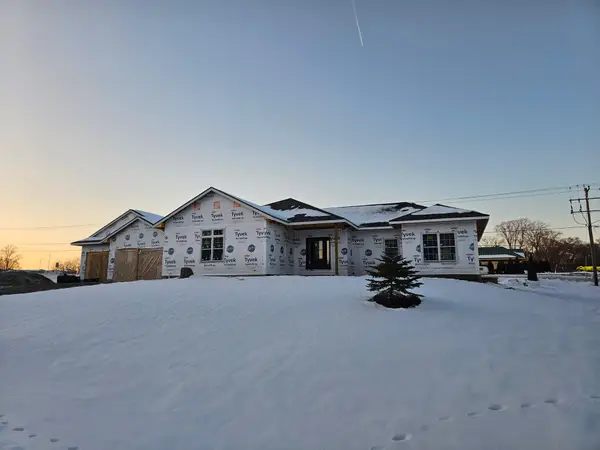 S63W13464 Windsor Rd, Muskego, WI 53150