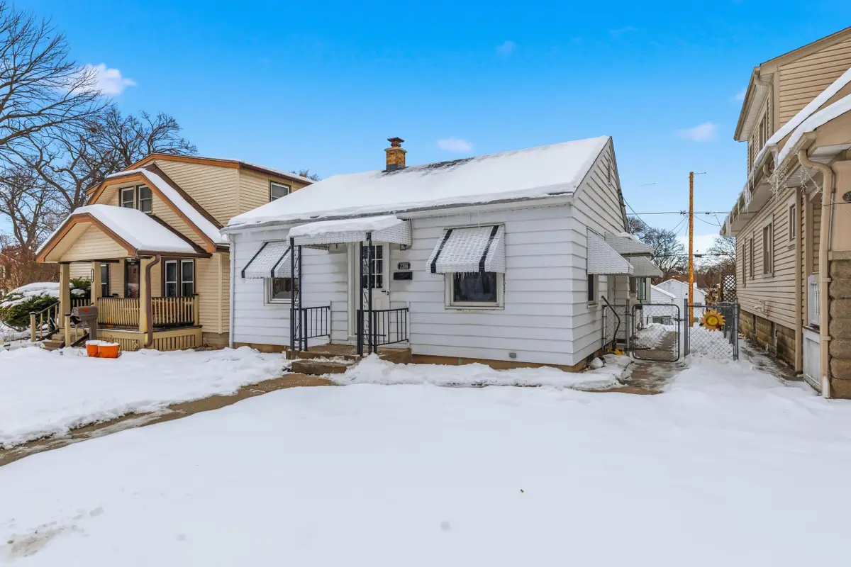 2706 S 48th St, Milwaukee, WI 53219 - Image #1