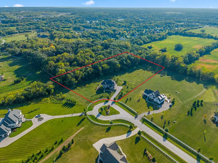 W339S271 Foxtail Ct, Delafield, WI 53066 - #2