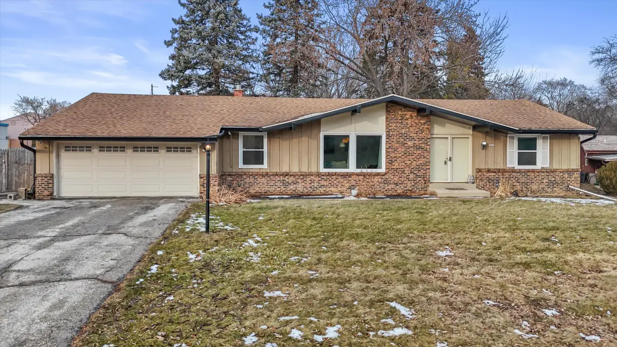 2826 W Green Tree Rd, Glendale, WI 53209 - Image #1