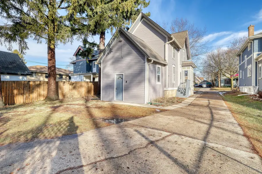 318 N Hartwell Ave, Waukesha, WI 53186 - Image #2