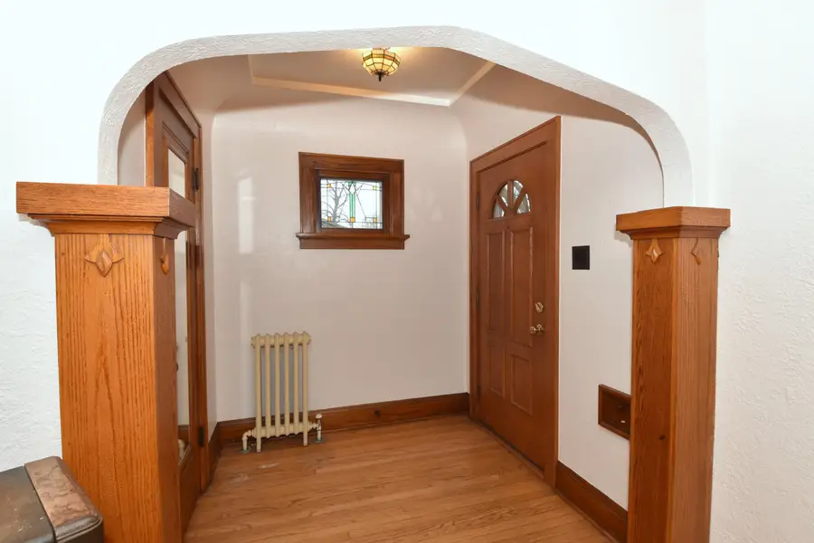 3777 S Ahmedi Ave, Saint Francis, WI 53235 - Image #2