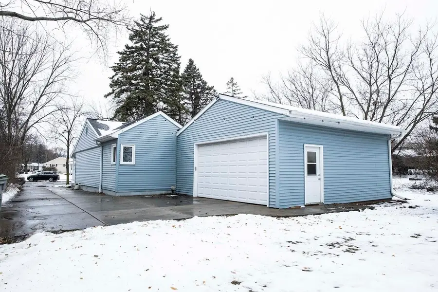 6101 W Burdick Ave, Milwaukee, WI 53219 - Image #3