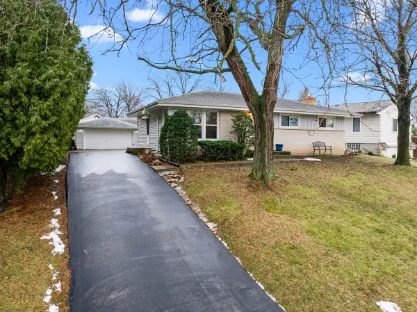 3731 W Bottsford Ave, Greenfield, WI 53221