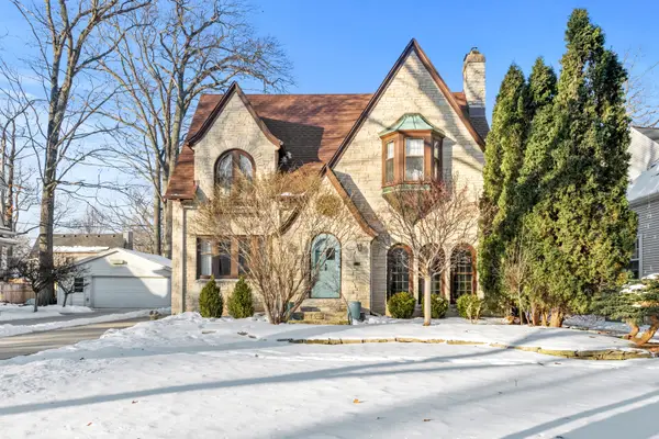 740 E Lexington Blvd, Whitefish Bay, WI 53217