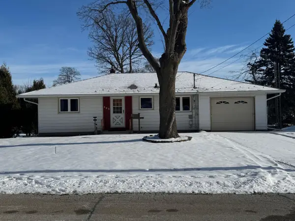 123 Riverview Dr, Waterford, WI 53185