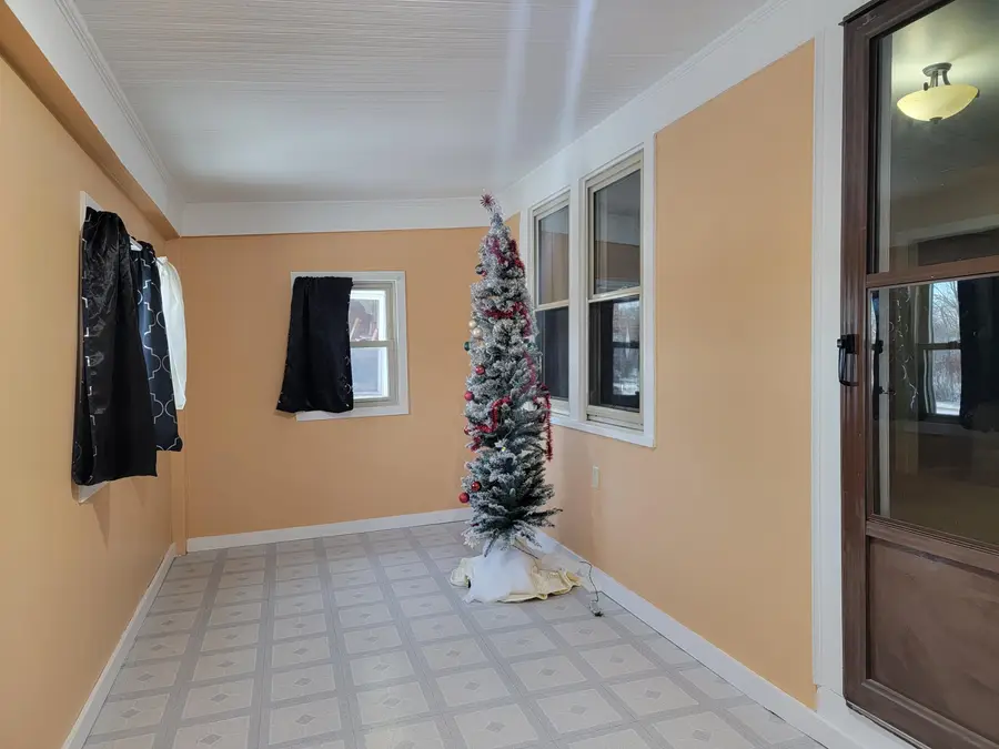 2135 S 74th St, West Allis, WI 53219 - Image #2