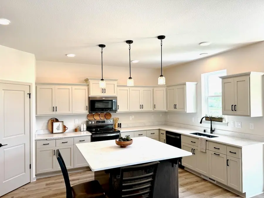 S54W25487 Pebble Brook Ct, Waukesha, WI 53189 - Image #3