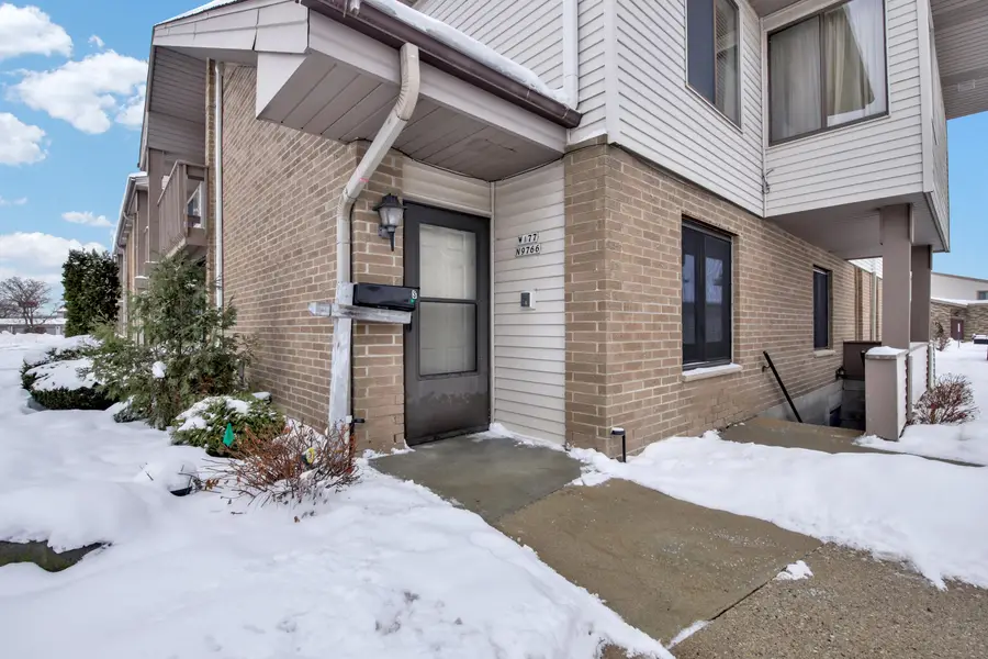 W177N9766 Riversbend Cir E, Germantown, WI 53022 - Image #2