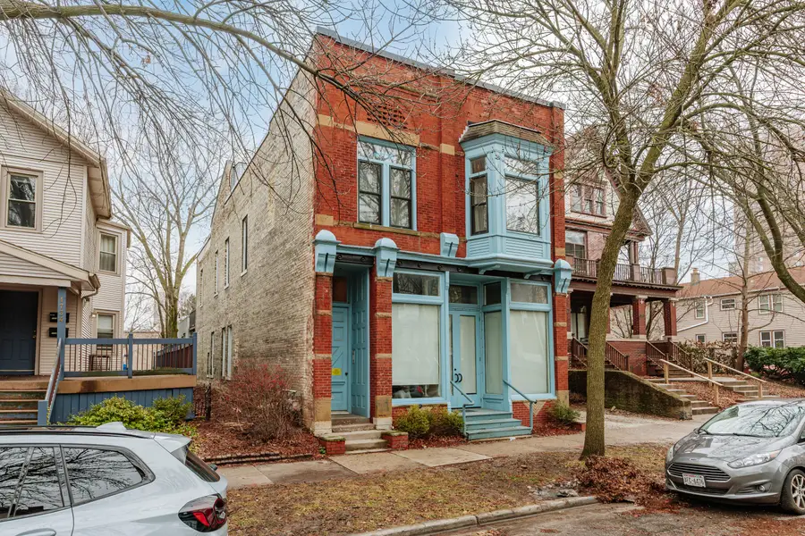 1728 N Franklin Pl, Milwaukee, WI 53202 - #2