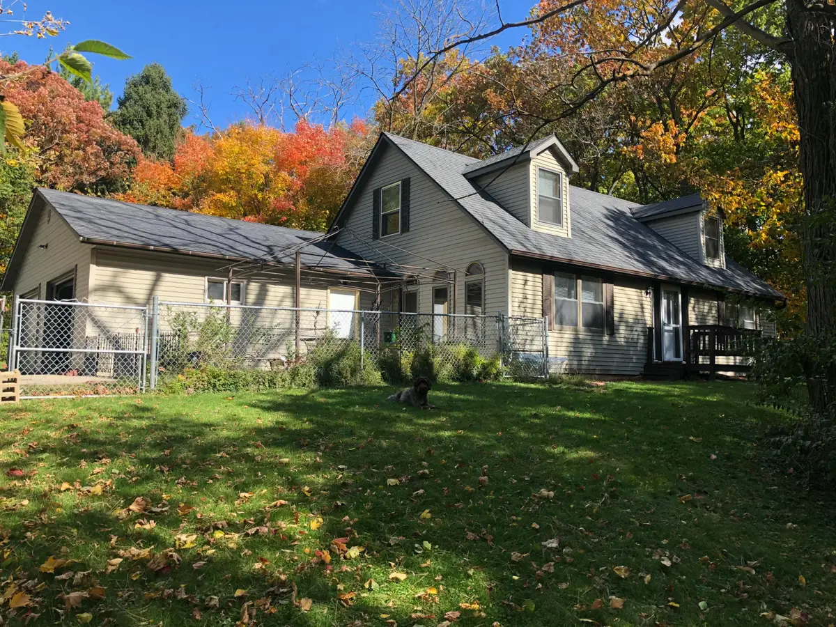 W229S8060 Big Bend Dr, Vernon, WI 53103 - Image #1