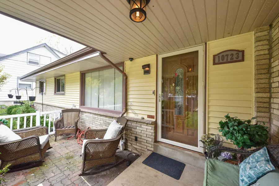 10723 W Rohr Ave, Milwaukee, WI 53225 - Image #2