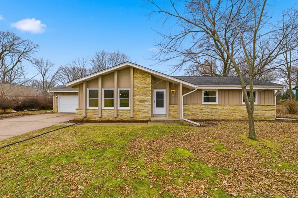 2504 N 112th St, Wauwatosa, WI 53226