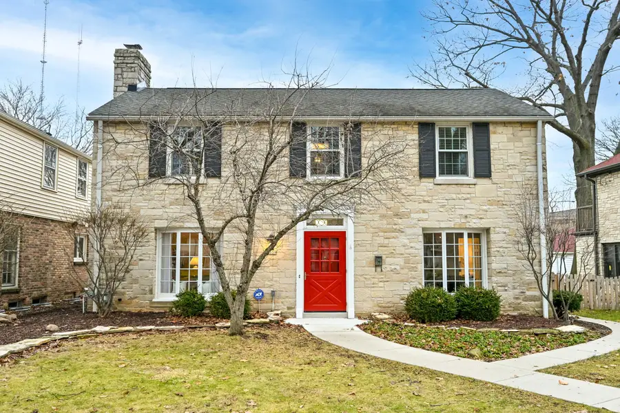 4339 N Alpine Ave, Shorewood, WI 53211 - Image #2