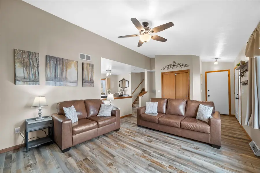 833 Mallinger Dr, Port Washington, WI 53074 - Image #2