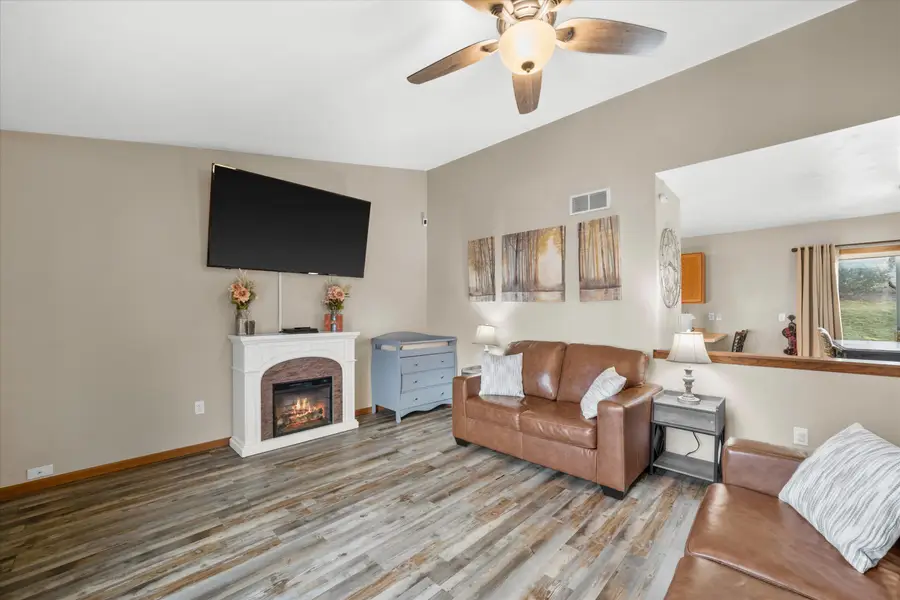 833 Mallinger Dr, Port Washington, WI 53074 - Image #3