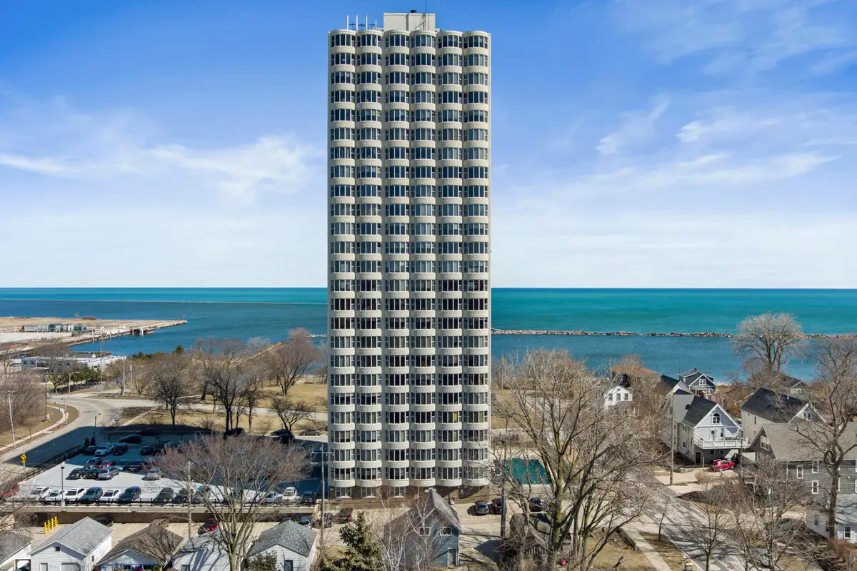 2525 S Shore Dr, Milwaukee, WI 53207 - Image #1