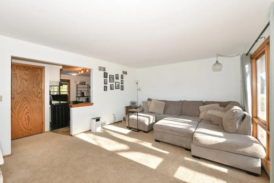 1636 W Fairfield Ct, Glendale, WI 53209 - Image #3