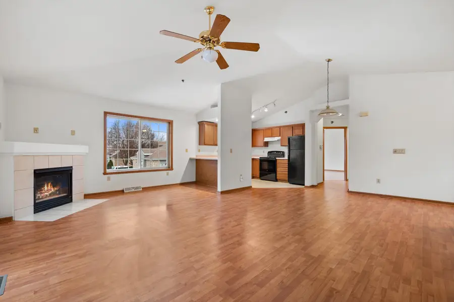 9151 S Aspen Dr, Oak Creek, WI 53154 - Image #2