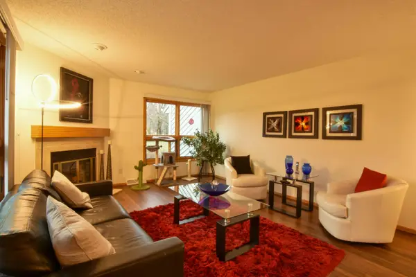 15731 W Brook Dr W, New Berlin, WI 53151