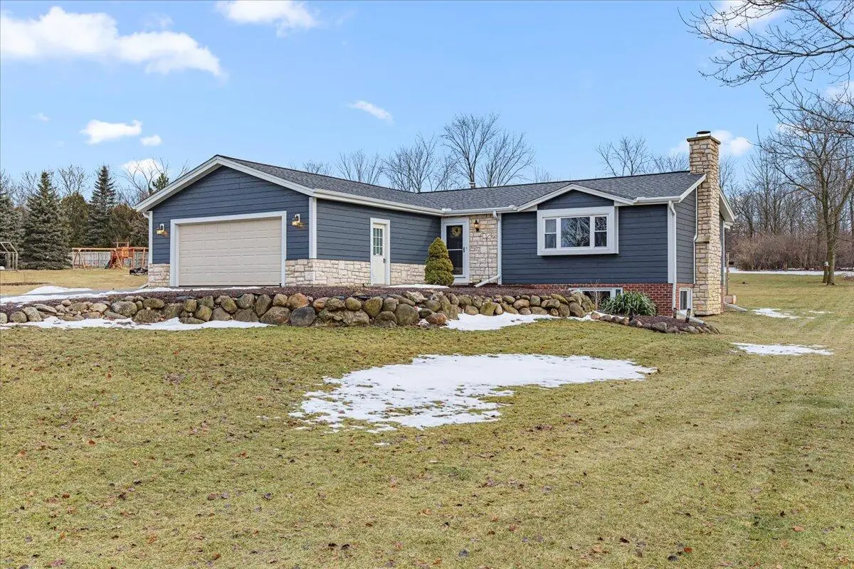 7744 Tomahawk Dr, Farmington, WI 53090 - Image #1