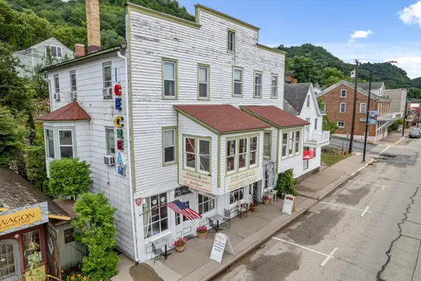 305 N Main St, Alma, WI 54610