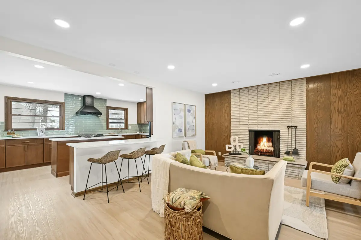 7711 N Van Dyke Rd, Fox Point, WI 53217 - Image #1