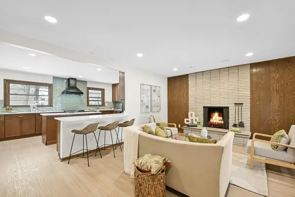 7711 N Van Dyke Rd, Fox Point, WI 53217