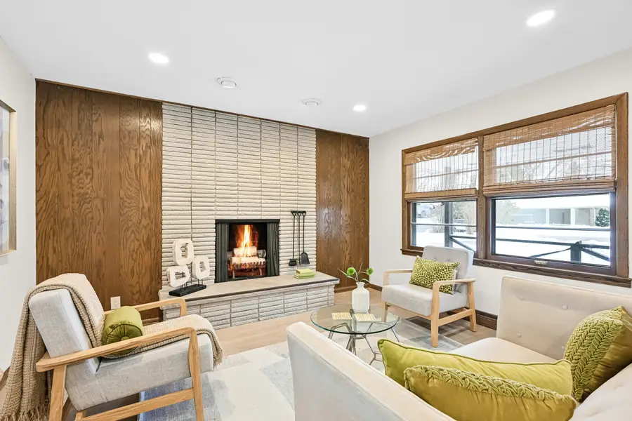 7711 N Van Dyke Rd, Fox Point, WI 53217 - Image #2