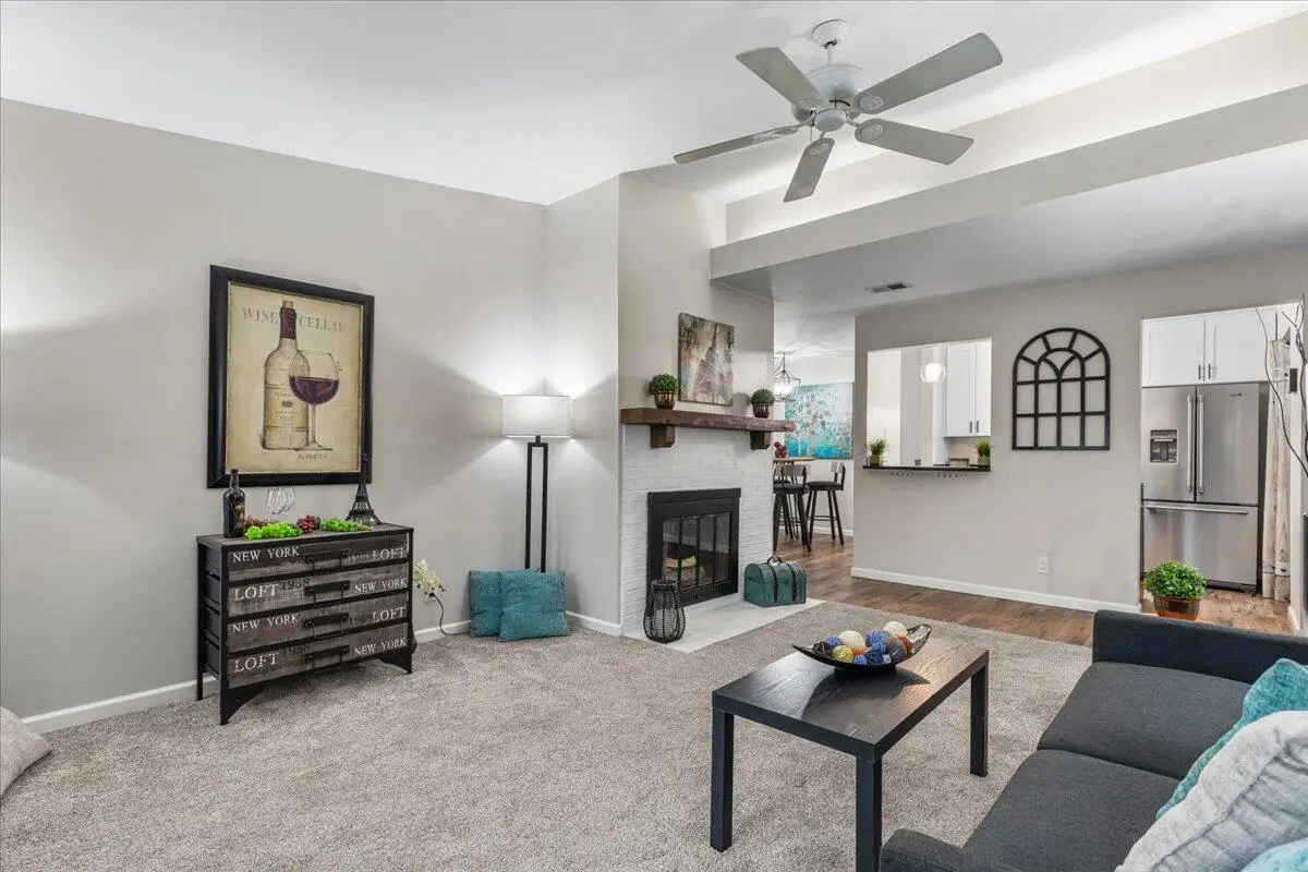 360 Park Hill Dr, Pewaukee, WI 53072 - Image #1