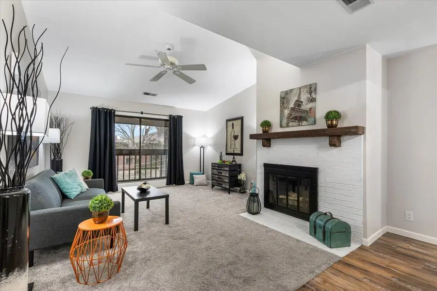 360 Park Hill Dr, Pewaukee, WI 53072 - Image #2