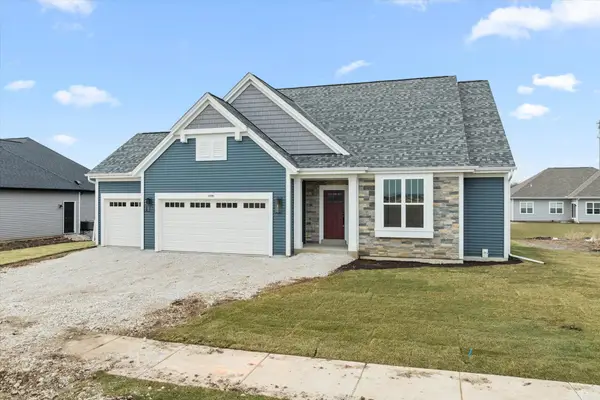 1746 Whalen Dr, Oconomowoc, WI 53066