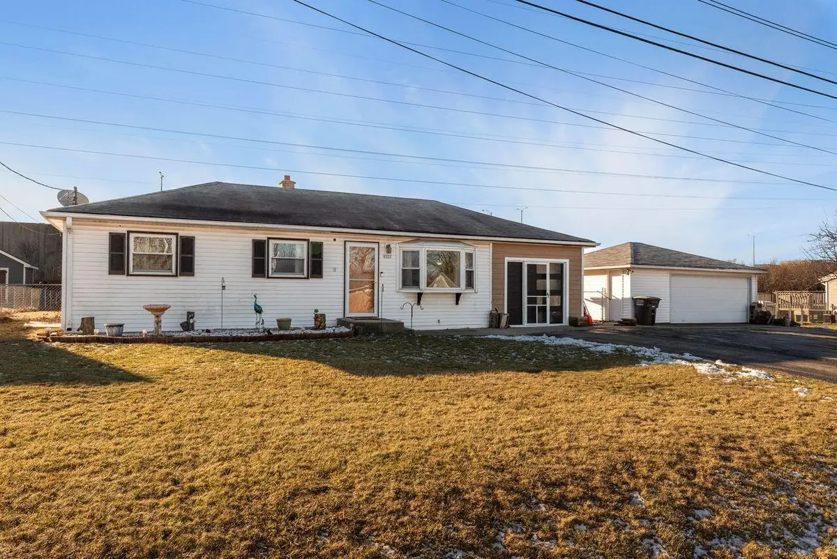 8527 W Allerton Ave, Greenfield, WI 53228 - Image #1