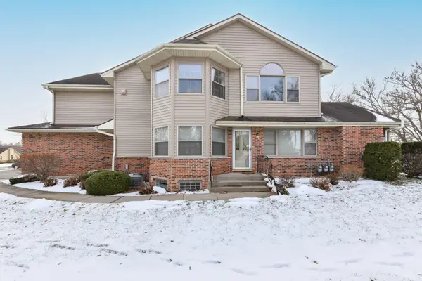 110 Eagle Pointe Dr, Delavan, WI 53115