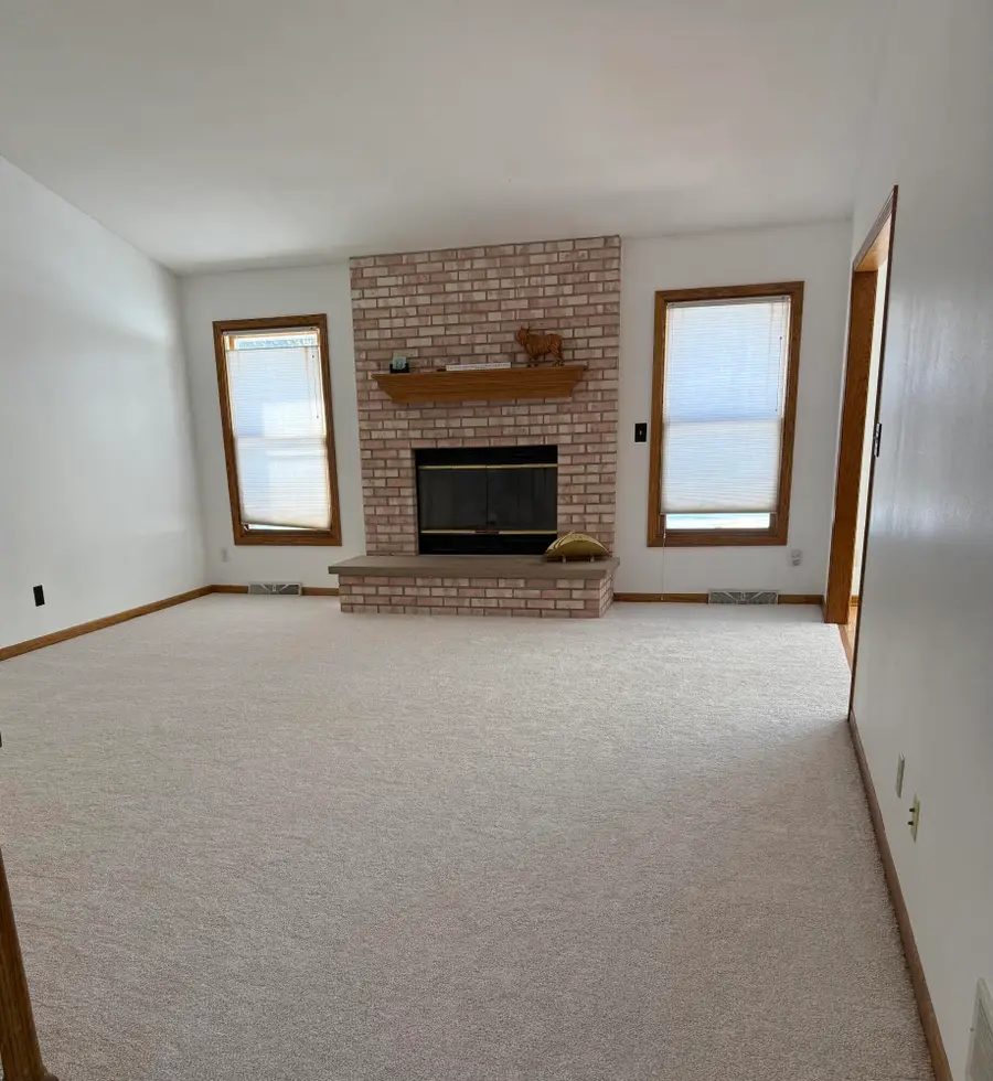 S85W19635 Colonial Ct, Muskego, WI 53150 - Image #2