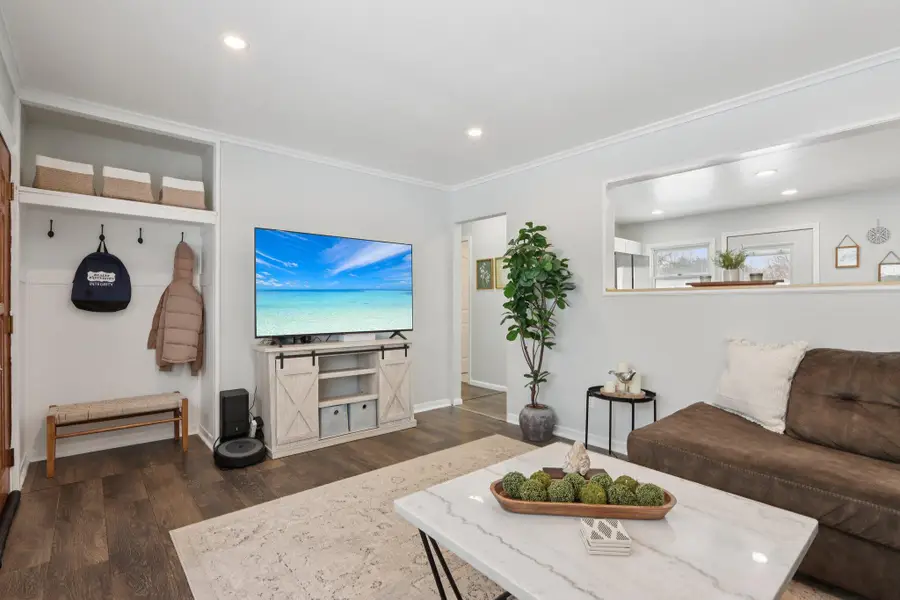 433 W Martin Ln, Milwaukee, WI 53207 - Image #2