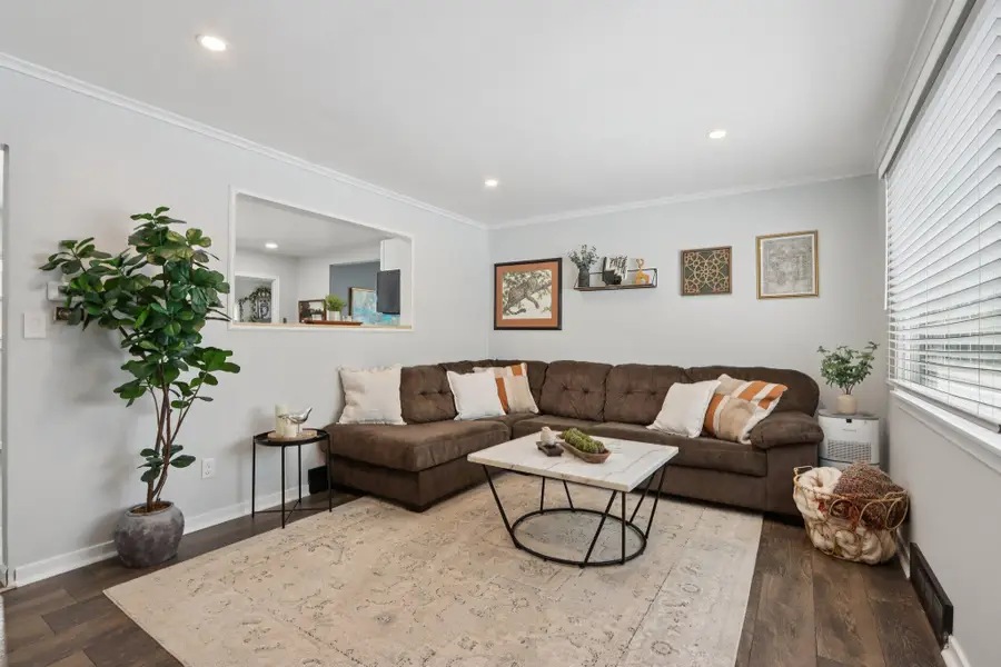 433 W Martin Ln, Milwaukee, WI 53207 - Image #3